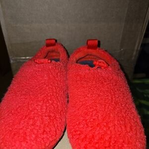 Authentic Ugg Plushy Slipper, Size 6 , color Cherry CRP NIB